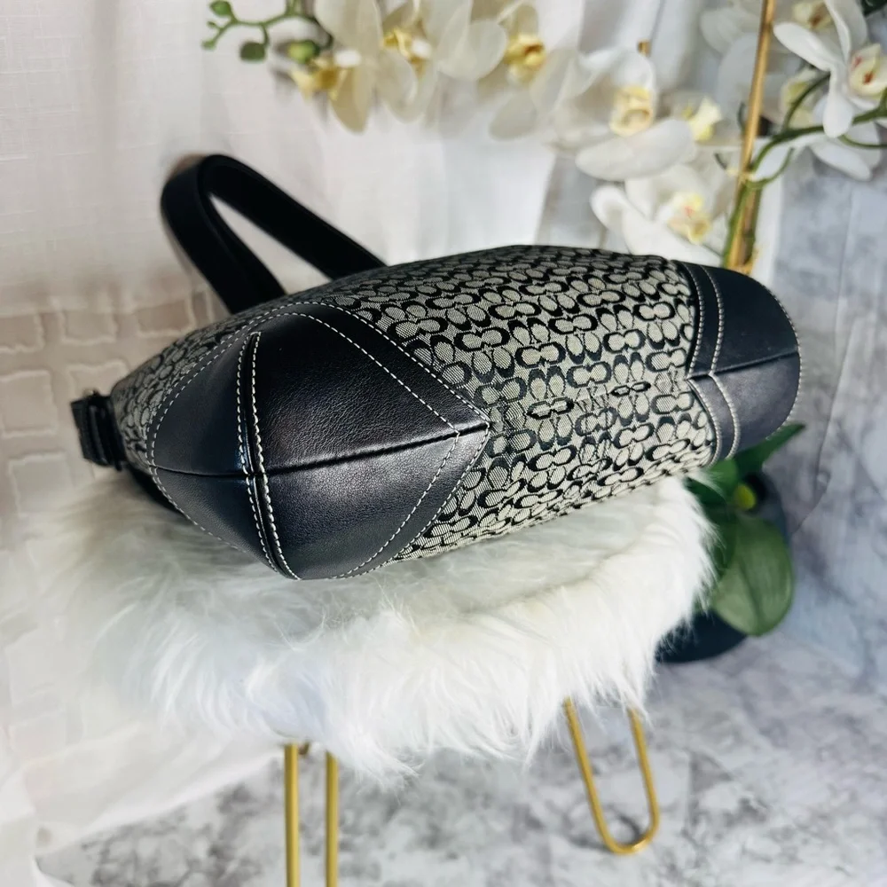 Coach Hobo Crossbody Bag in Signature Canvas - Picture 5 of 9